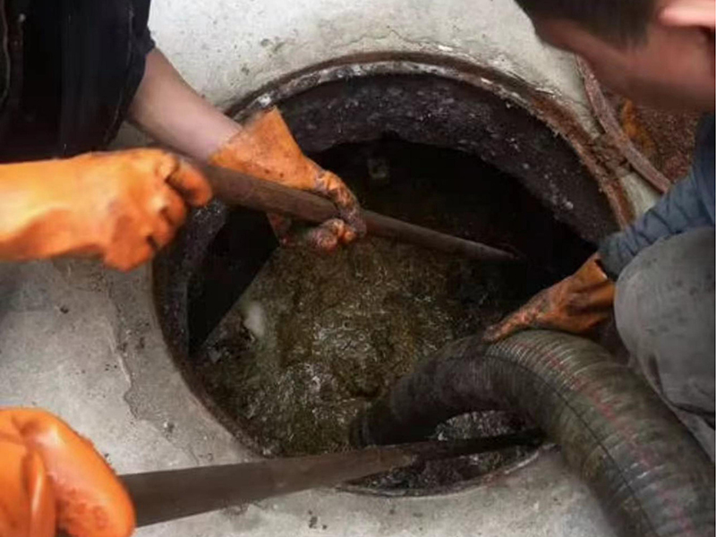 萧县清理化粪池时如何避免沼气的危害?